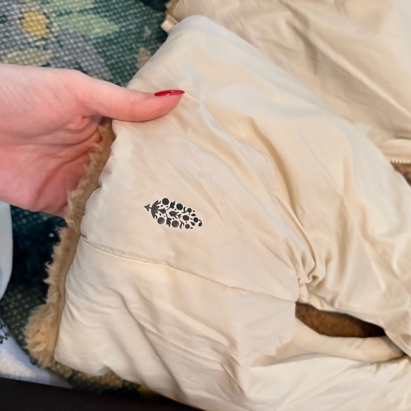 Free People Camel Sherpa Vest XLarge - Picture 3 of 4